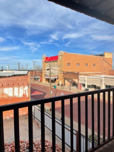 More Photos Of 101 N Waggoner St, Electra Flex For Sale