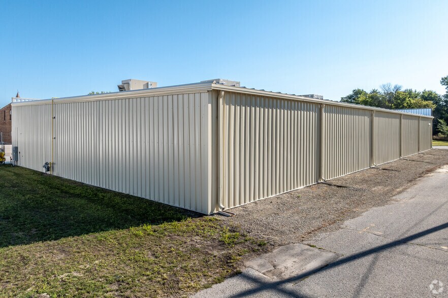 More Photos Of 113 E Main Ave, Rockford Convenience Store For Sale