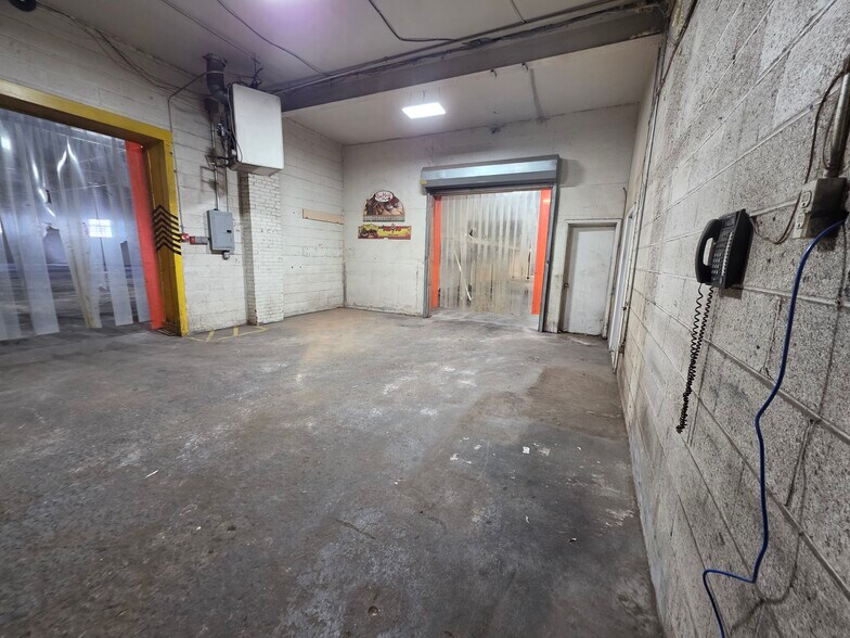More Photos Of 239 Commercial Ave, Palisades Park Warehouse For Lease