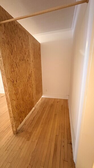 More Photos Of 620 1/2 Warren St, Hudson General Retail For Lease