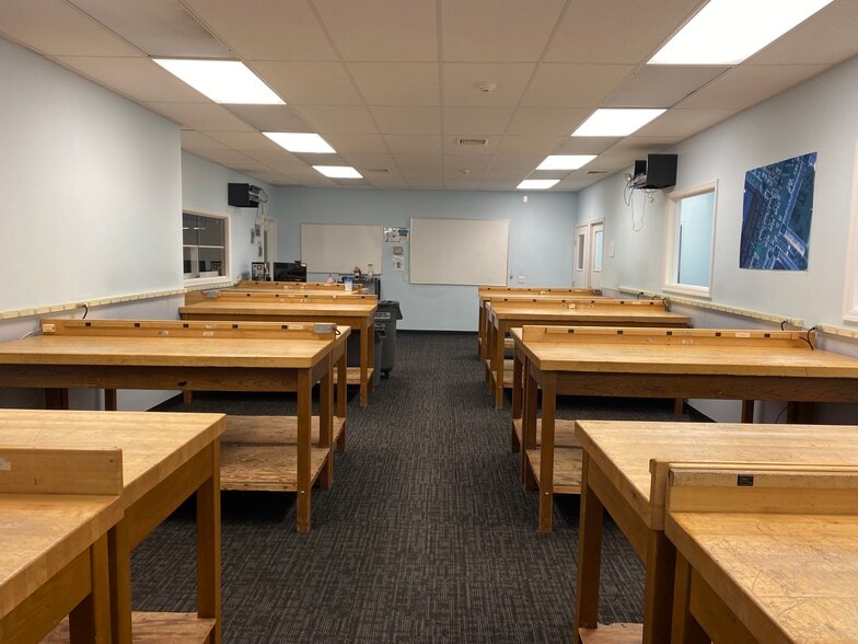 More Photos Of 22 Broadway, Amityville Flex For Sale