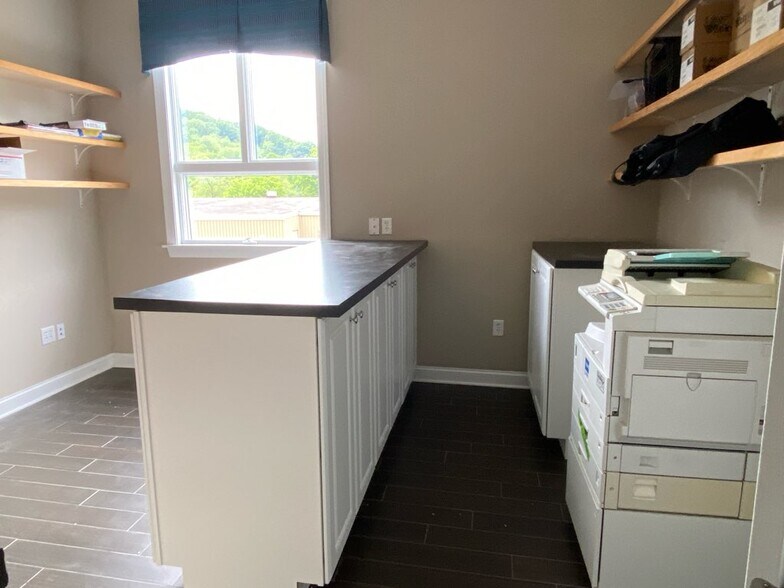 More Photos Of 800 S Washington St, Evans City Office Residential For Lease