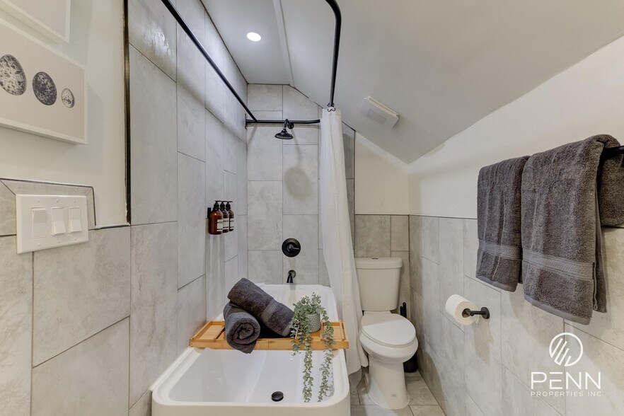 More Photos Of 2033 Young Ave, Memphis Multifamily For Sale