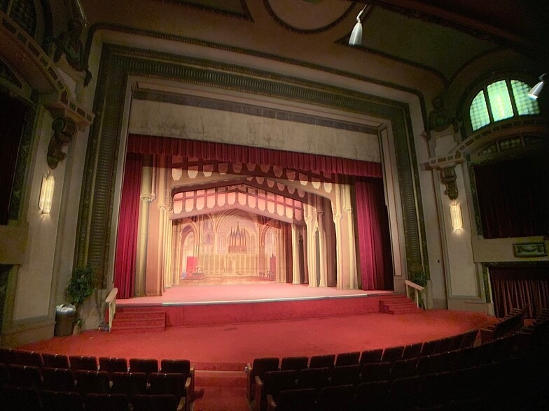 More Photos Of 727 Ohio St, Terre Haute Theater Concert Hall For Sale
