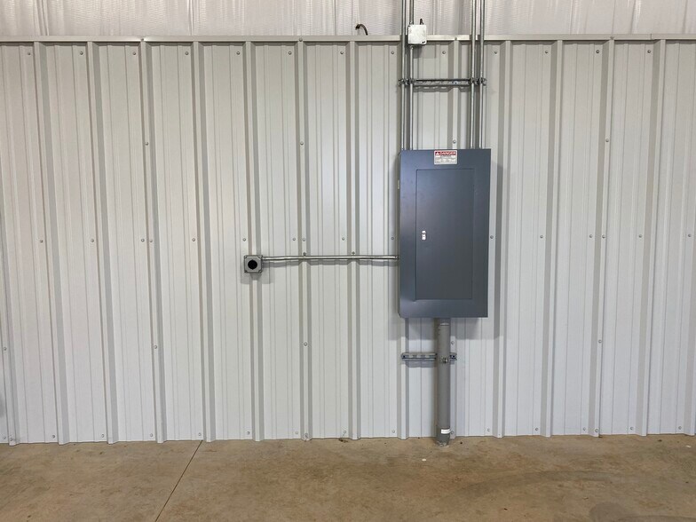 More Photos Of 7804 NW 94th St, Oklahoma City Warehouse For Lease