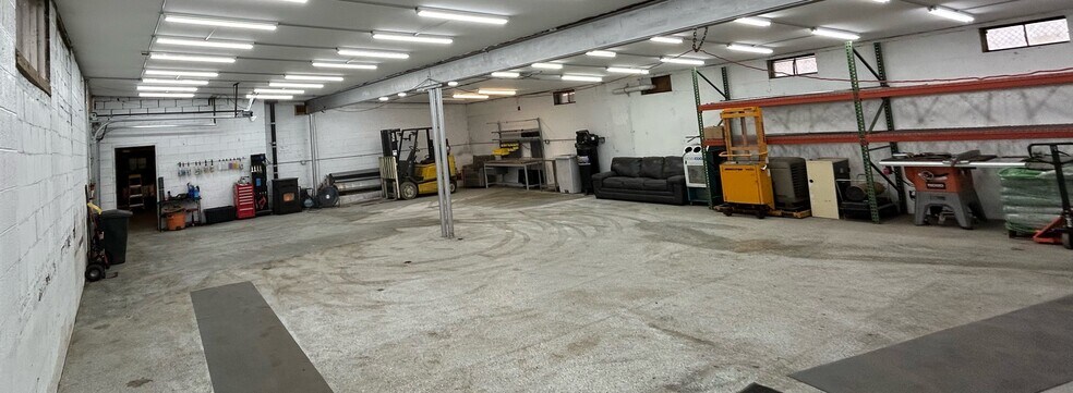 More Photos Of 65 Oak Rd, West Haven Warehouse For Sale