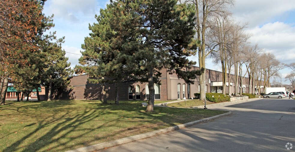 More Photos Of 1947-1969 Leslie St, Toronto Light Distribution For Lease