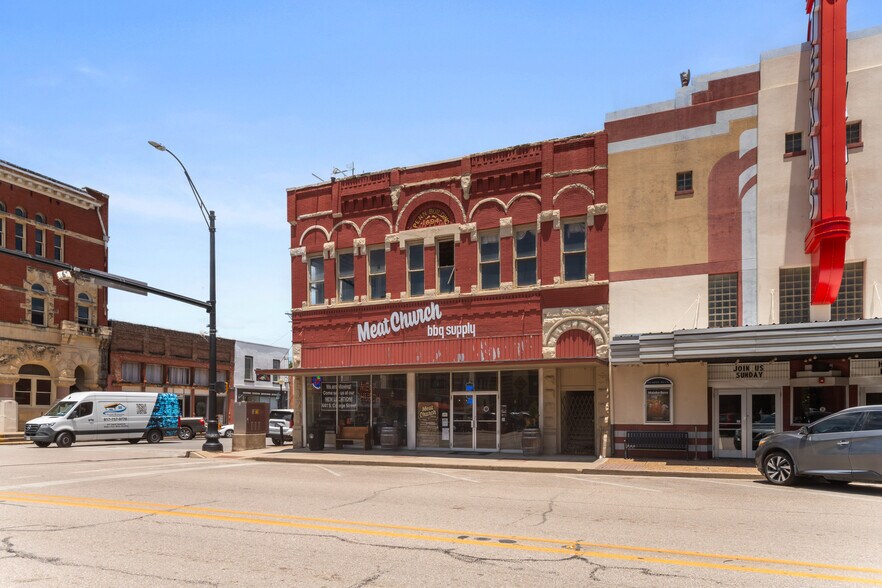 More Photos Of 114 W Main St, Waxahachie Storefront For Lease