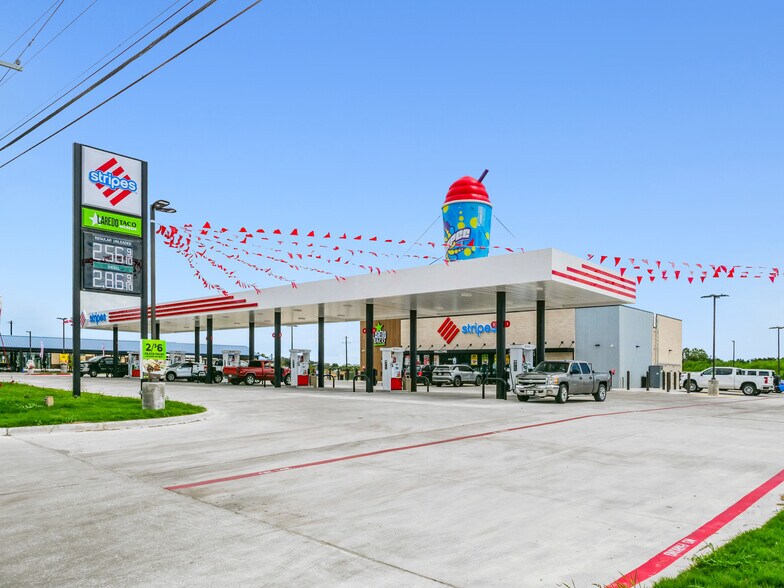 More Photos Of 1910 E Main St, Alice Convenience Store For Sale
