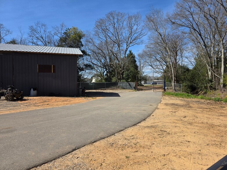 More Photos Of 22195 Cedar St, Robertsdale Warehouse For Sale