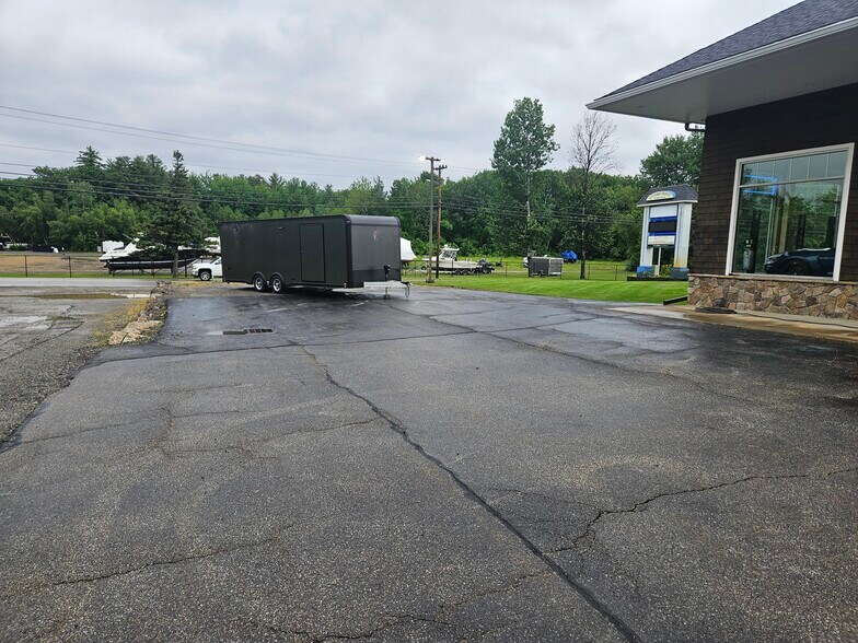 More Photos Of 28 Weirs Rd, Gilford Storefront Retail Office For Lease