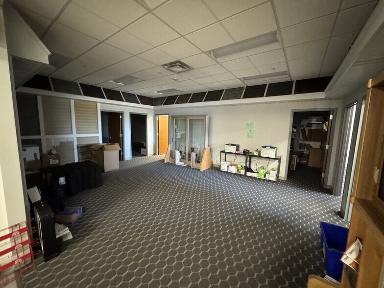 More Photos Of 815 Mann Rd SW, Cedar Rapids Warehouse For Sale