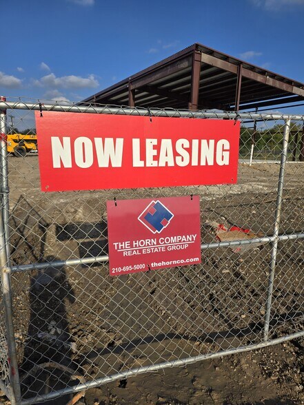 More Photos Of 9820 Huebner Rd, San Antonio Storefront Retail Office For Lease