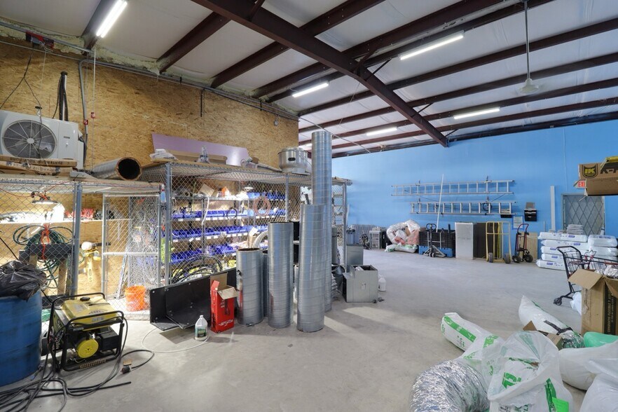 More Photos Of 305 Victor St, Austin Warehouse For Sale