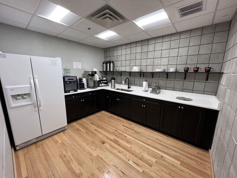 More Photos Of 634 Alpha Dr, Pittsburgh Office For Lease