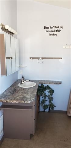 More Photos Of 203 Garber St, Caldwell Auto Repair For Sale