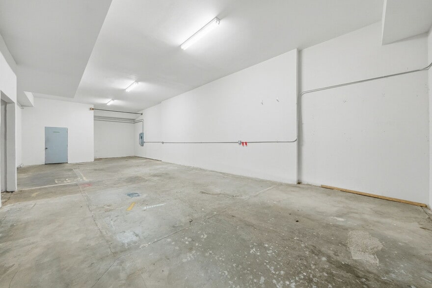 More Photos Of 586 W Avenue 28, Los Angeles Warehouse For Lease