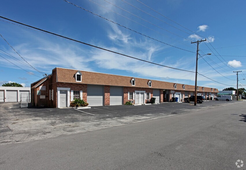 More Photos Of 4324-4340 NE 11th Ave, Oakland Park Warehouse For Lease