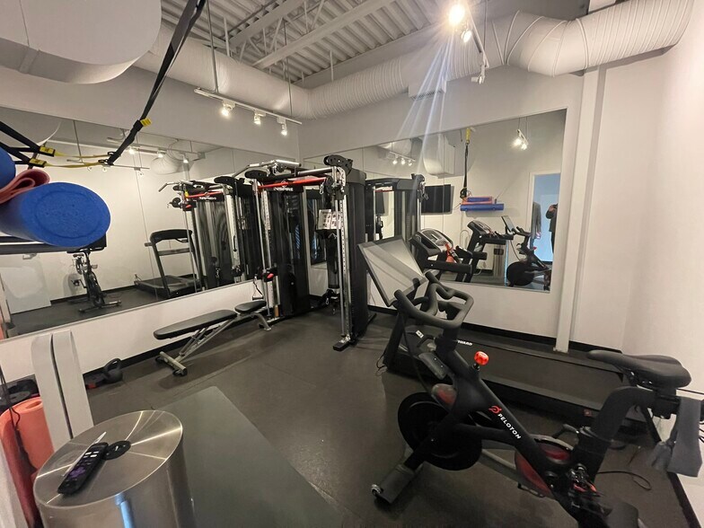 More Photos Of 9050 22 Av SW, Edmonton Showroom For Sale