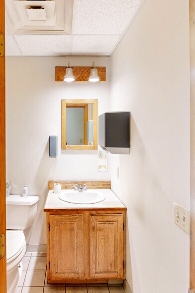 More Photos Of 1 Nablus Rd, Wakefield Distribution For Lease