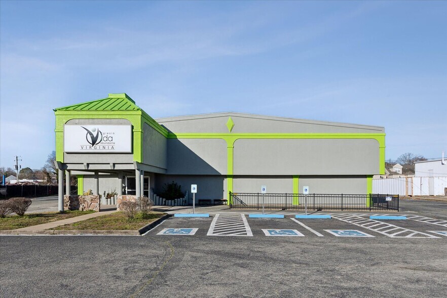 More Photos Of 14859 Warwick Blvd, Newport News Restaurant For Lease