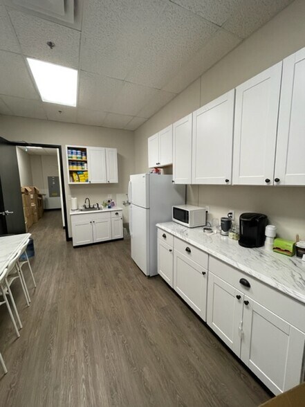 More Photos Of 10550 E Garden Dr, Aurora Freestanding For Lease