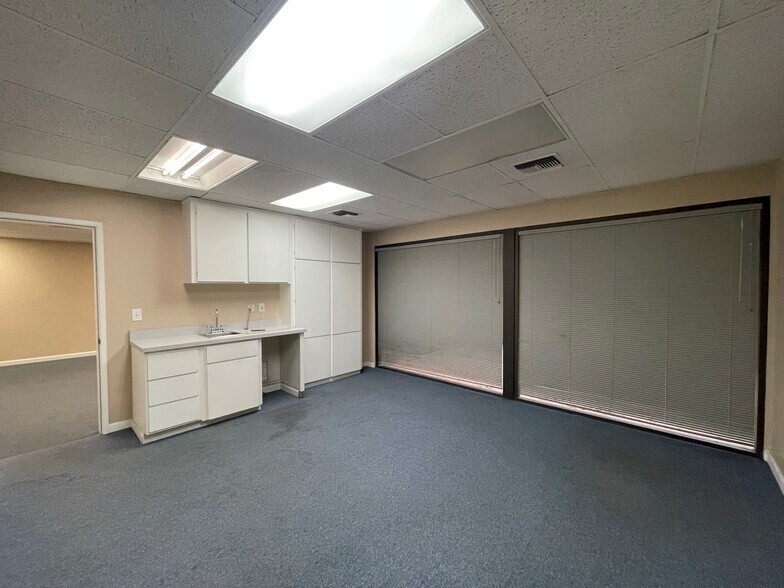 More Photos Of 5070 N 6th St, Fresno Office For Lease