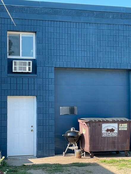 More Photos Of 30401-30405 Neal Ave, Lindstrom Warehouse For Sale