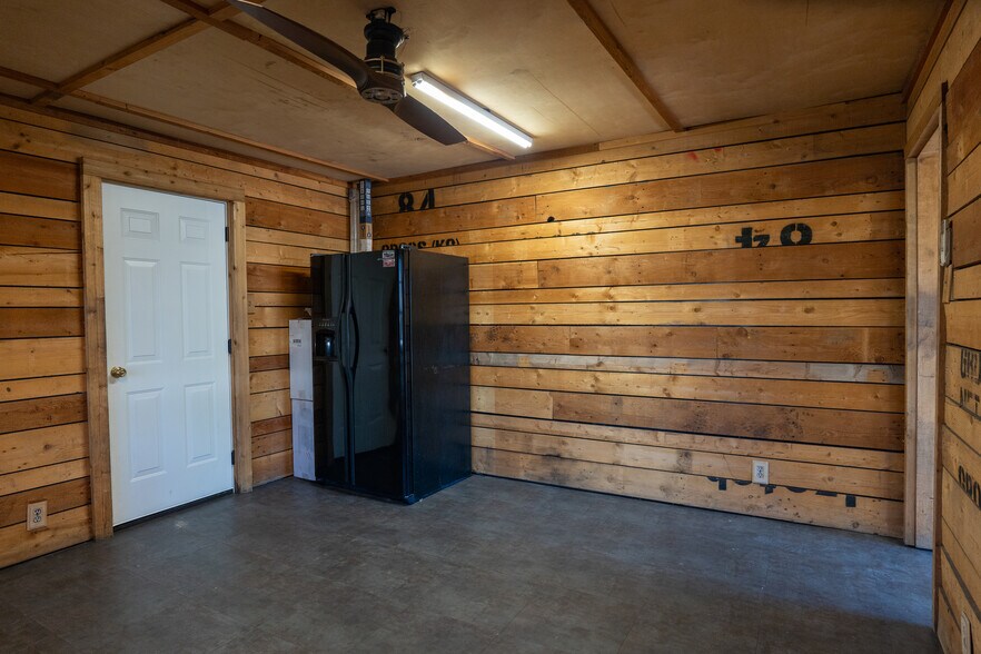More Photos Of 1085 Schmieding Ave, Springdale Industrial For Sale
