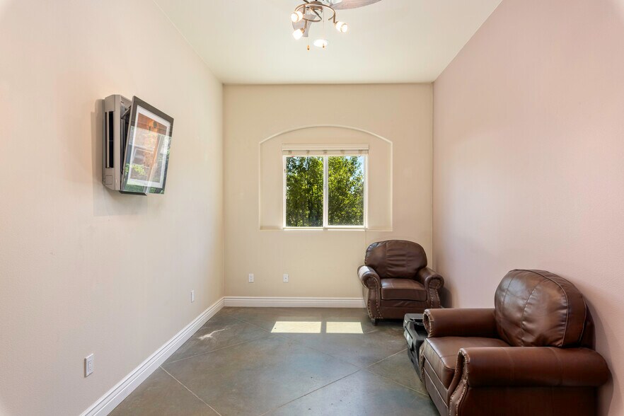 More Photos Of 2480 S Main St, Lakeport Office For Sale