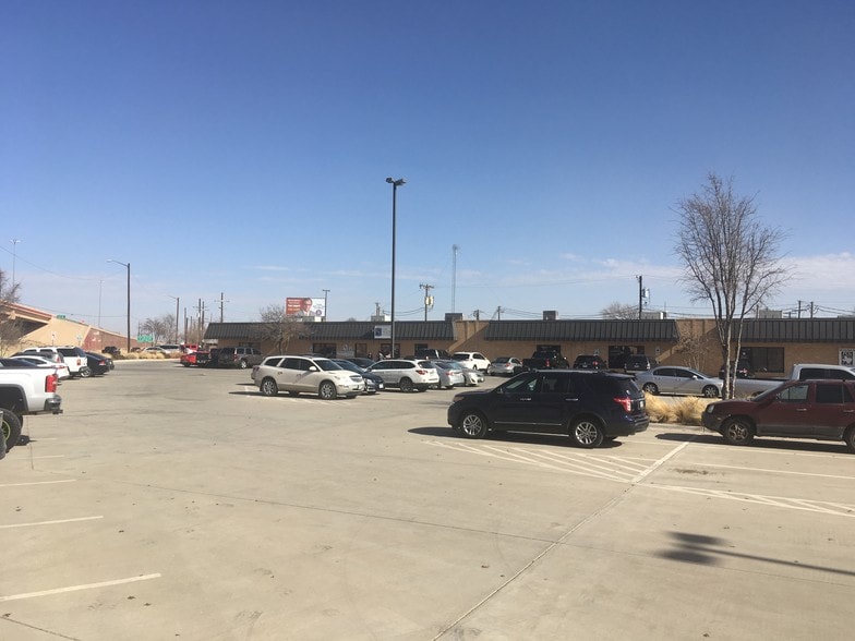 More Photos Of 4505-4517 W Tx-289-loop, Lubbock Light Distribution For Lease