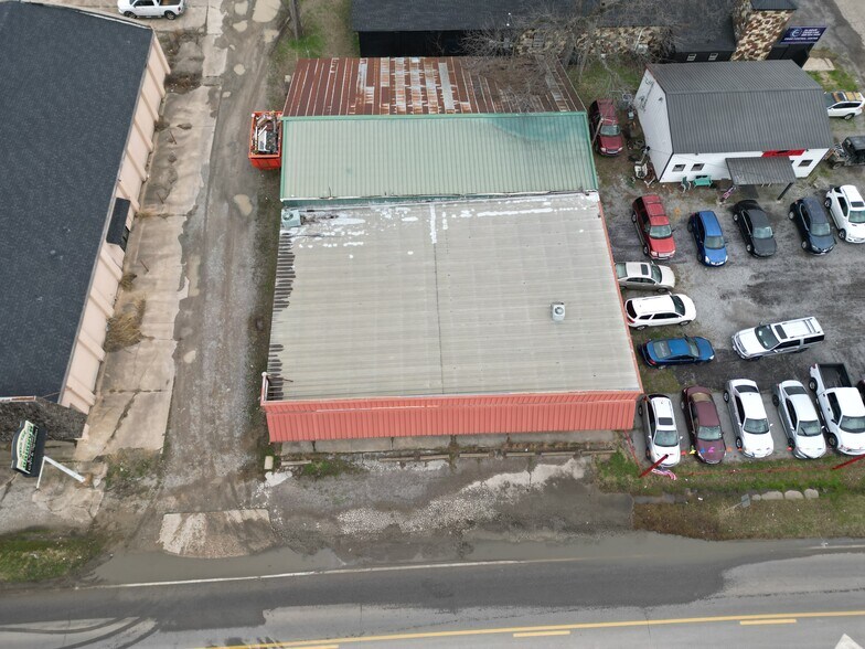 More Photos Of 610 N 1st Ave, Durant Flex For Sale