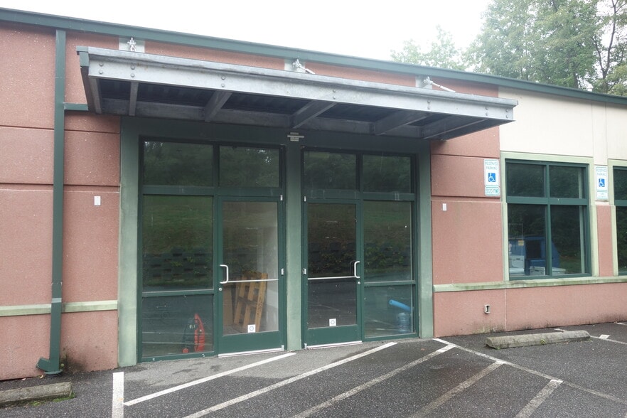 More Photos Of 2129 Pulaski Hwy, Havre De Grace Showroom For Lease