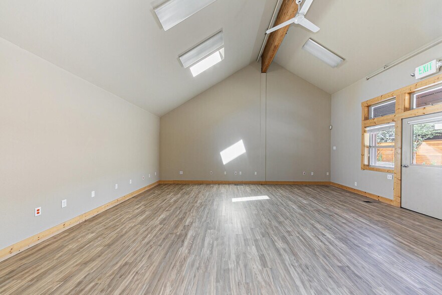 More Photos Of 12315 Deerfield Dr, Truckee Office Residential For Sale