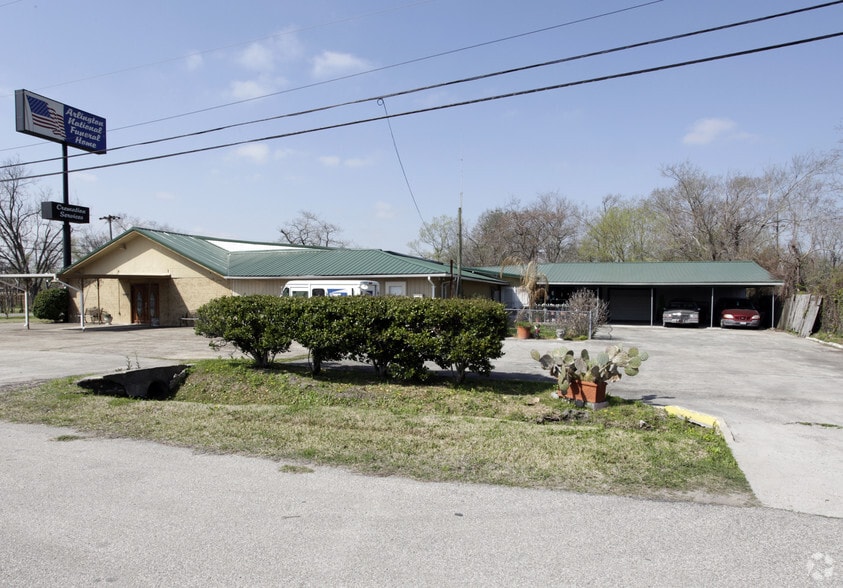 More Photos Of 5601 Arlington St, Houston Funeral Home For Sale