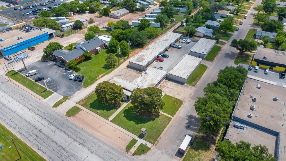 More Photos Of 209 S Pioneer Dr, Abilene Flex For Lease