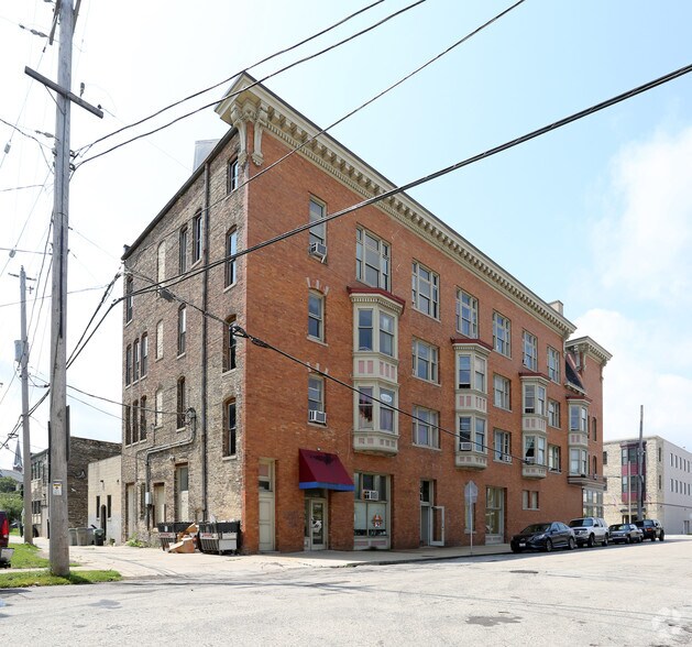 More Photos Of 900 S 5th St, Milwaukee Apartments For Sale