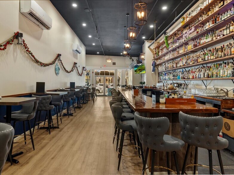 More Photos Of 46 Main St, Plymouth Storefront For Sale