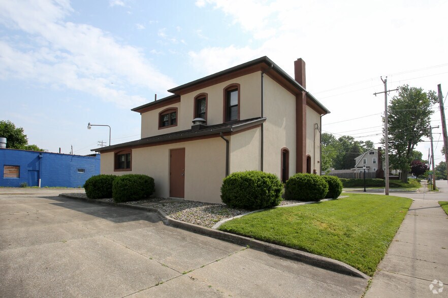 More Photos Of 2046 S Main St, Akron Office For Lease