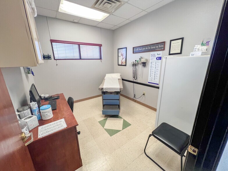 More Photos Of 3401 Greenbriar, Midland Medical For Lease