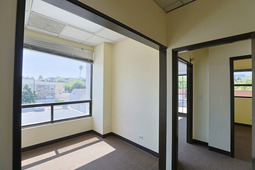 More Photos Of 2500-2512 Santa Monica Blvd, Santa Monica General Retail For Sale