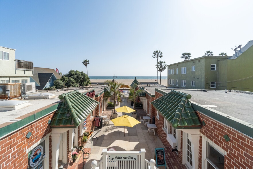More Photos Of 517 Ocean Front Walk, Venice Storefront Retail Office For Lease