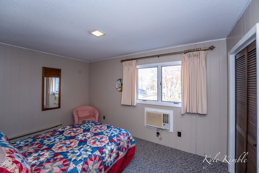 More Photos Of 104 W Houghton Lake Dr, Prudenville Hotel For Sale