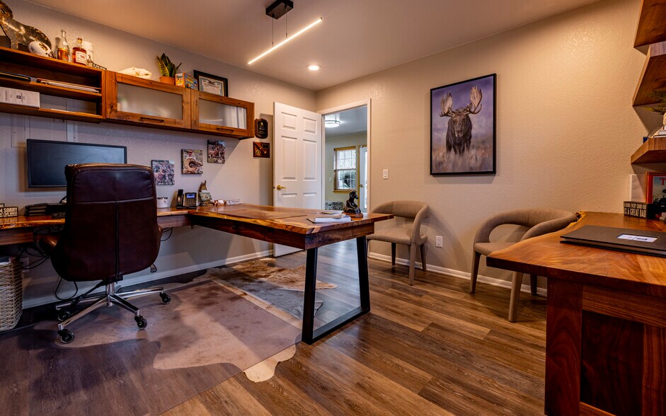 More Photos Of 802 Canyon Ave, Cody Office For Sale