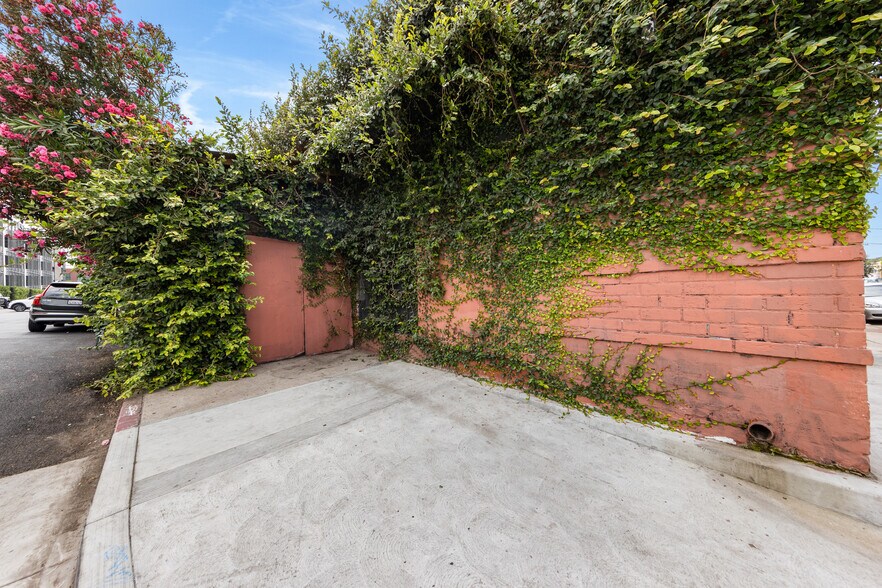 More Photos Of 802 Mateo St, Los Angeles Warehouse For Sale