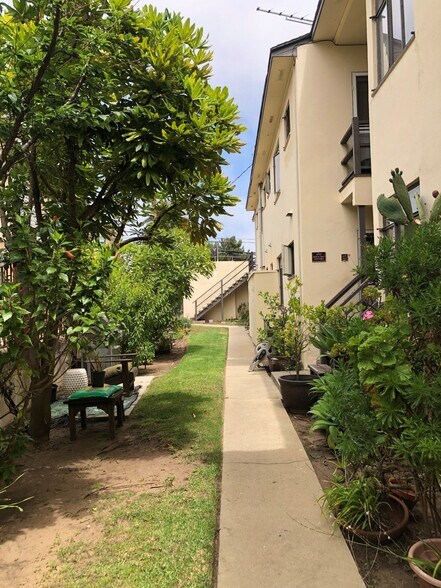 More Photos Of 2648 23rd St, Santa Monica Apartments For Sale