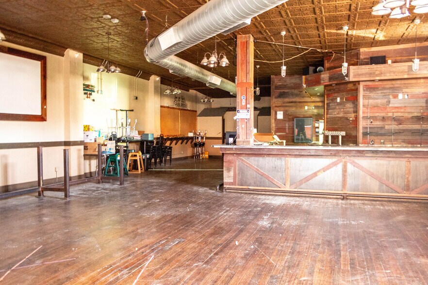 More Photos Of 19 S Broadway St, Louisburg Bar For Lease