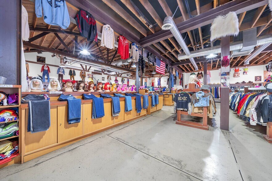 More Photos Of 5018 Lankershim Blvd, North Hollywood General Retail For Sale