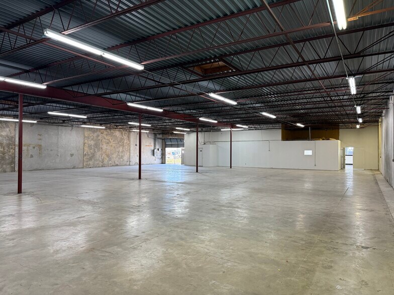 More Photos Of 3911 Woodbury Dr, Austin Warehouse For Lease
