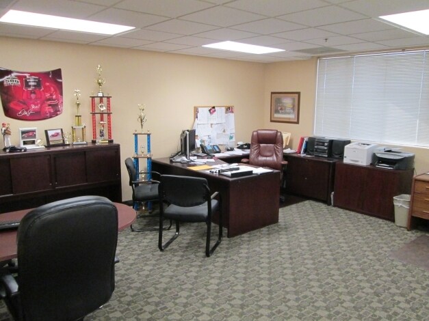 More Photos Of 16807 N Cave Creek Rd, Phoenix Warehouse For Sale